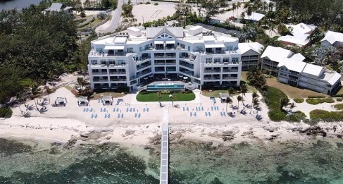 Rum Point Club - Enormous Width on Beachfront