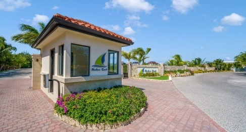 Harbour Reach Canal Front Lot