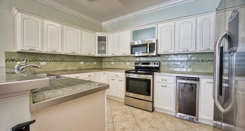 South Shore 302 - Oceanfront 3 Bed with 7.6%+ Gross ROI Potential!
