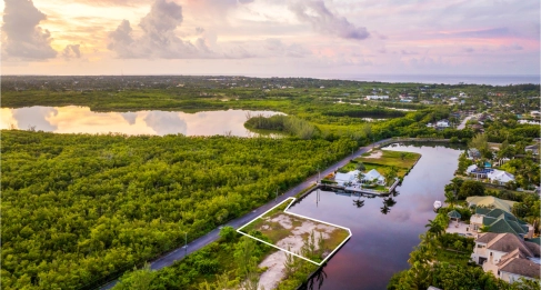 PATRICK ISLAND | WINDSWEPT DR CANALFRONT LOT