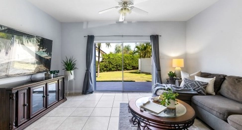 23 MANGROVE POINTE- SPACIOUS 2-BED/2.5 BATH- CLOSE TO SCHOOLS AND TOWN!