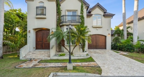 Camelot Drive Unique Detached Home with Private pool and Garage on SMB corridor