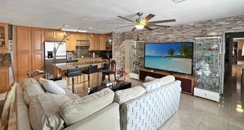 Smith Road Villas-Oversized property like a home