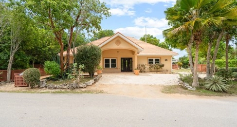 85 NATURE'S CIRCLE- LARGE, METICULOUSLY MAINTAINED 4-BED HOME ON 0.33 ACRES