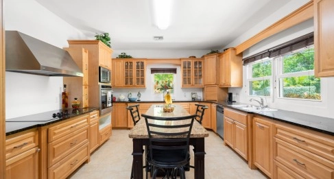 85 NATURE'S CIRCLE- LARGE, METICULOUSLY MAINTAINED 4-BED HOME ON 0.33 ACRES