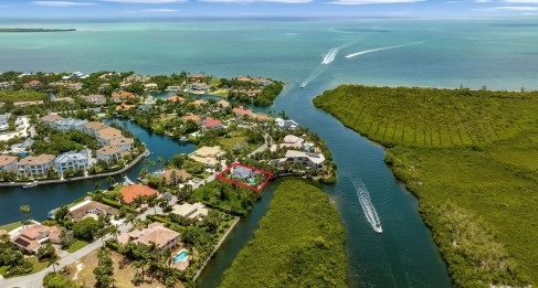 Luxury Residence in Tranquil Yacht Club Location