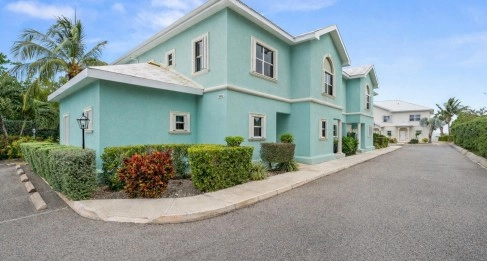 7 SNUG HARBOUR VILLAS | UPDATED 2‑BED, 2.5‑BATH IN A PRIME SEVEN MILE BEACH CORRIDOR COMMUNITY