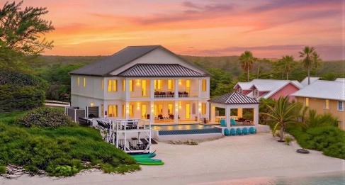 Coral Vista | High‑Yield Beachfront Estate with Unbelievable Returns of 9.5% NET!