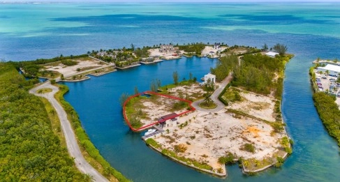 Oversized Estate Lot on Yacht Basin | Mangrove Point