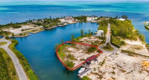Oversized Estate Lot on Yacht Basin | Mangrove Point