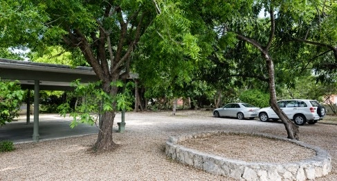 4 bedroom home with 2 cottages