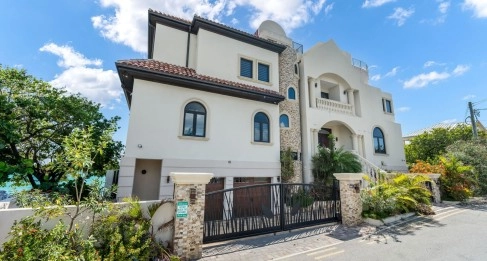Oasis 7 - Seven Mile Beachfront Estate