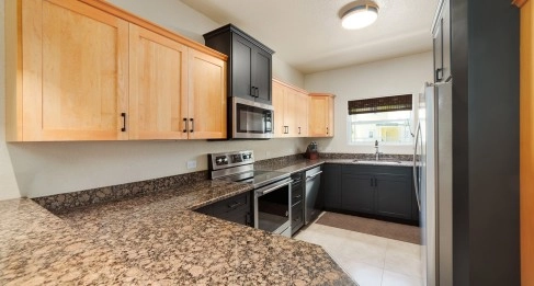 SPACIOUS 3 BED + DEN TOWNHOME AT L'AMBIENCE