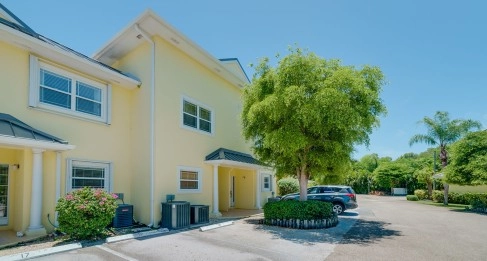 SPACIOUS 3 BED + DEN TOWNHOME AT L'AMBIENCE